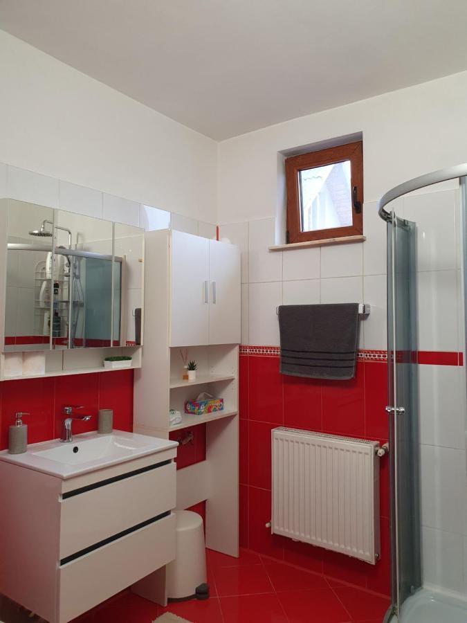 코들레아 Apartament La Casa In Curte Comuna 아파트 외부 사진